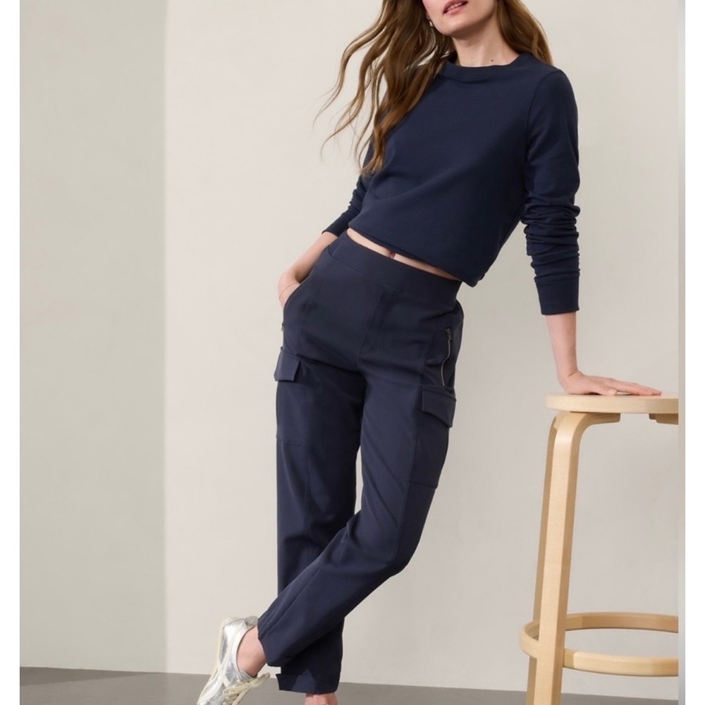 Athleta Endless Cargo Pant Women's Size 10 Navy Blue Travel Comfort Casual NWOT.